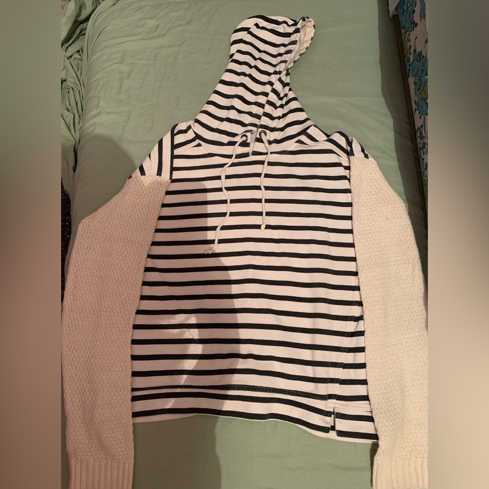 Hooded shirt